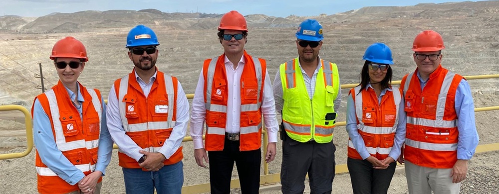 embajador-de-estados-unidos-otorga-reconocimiento-a-cerro-verde-por-su-contribucion-al-desarrollo-economico-y-social-del-peru-281