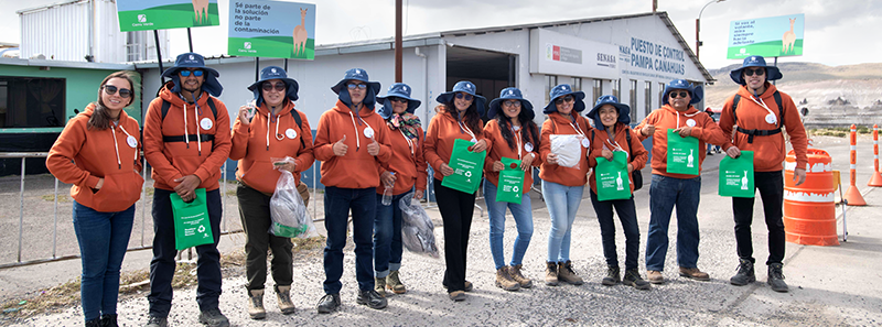 voluntariado-de-cerro-verde-realiza-limpieza-de-bofedales-en-parte-de-la-reserva-nacional-de-salinas-y-aguada-blanca-en-alianza-con-sernanp-236