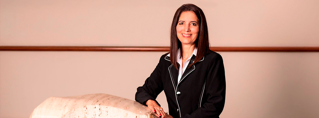 revista-forbes-peru-reconoce-a-julia-torreblanca-como-una-de-las-50-mujeres-mas-poderosas-del-peru-261