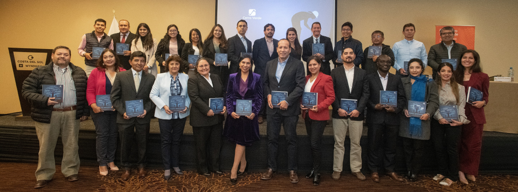 presentan-libro-que-resume-las-distintas-etapas-y-desafios-que-tiene-la-gestion-de-innovacion-en-cerro-verde-219